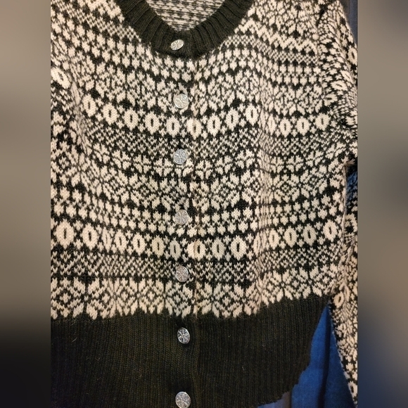She said vintage wool sweater. - Picture 4 of 4